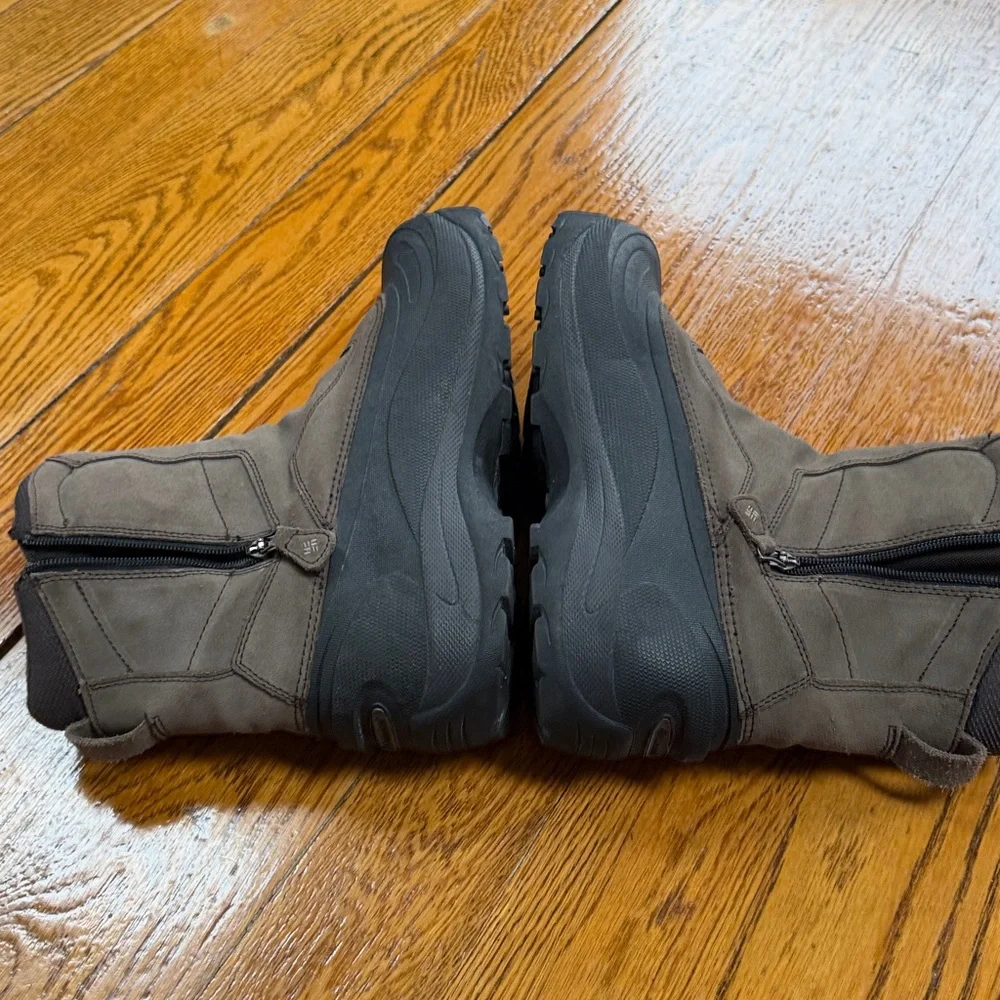 Columbia Canadian Crest zip close insulated men’s boots. Size 11.5.